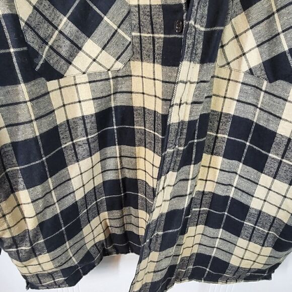 Lake N Trail Men's Tan & Black Plaid Shacket - Picture 8 of 12